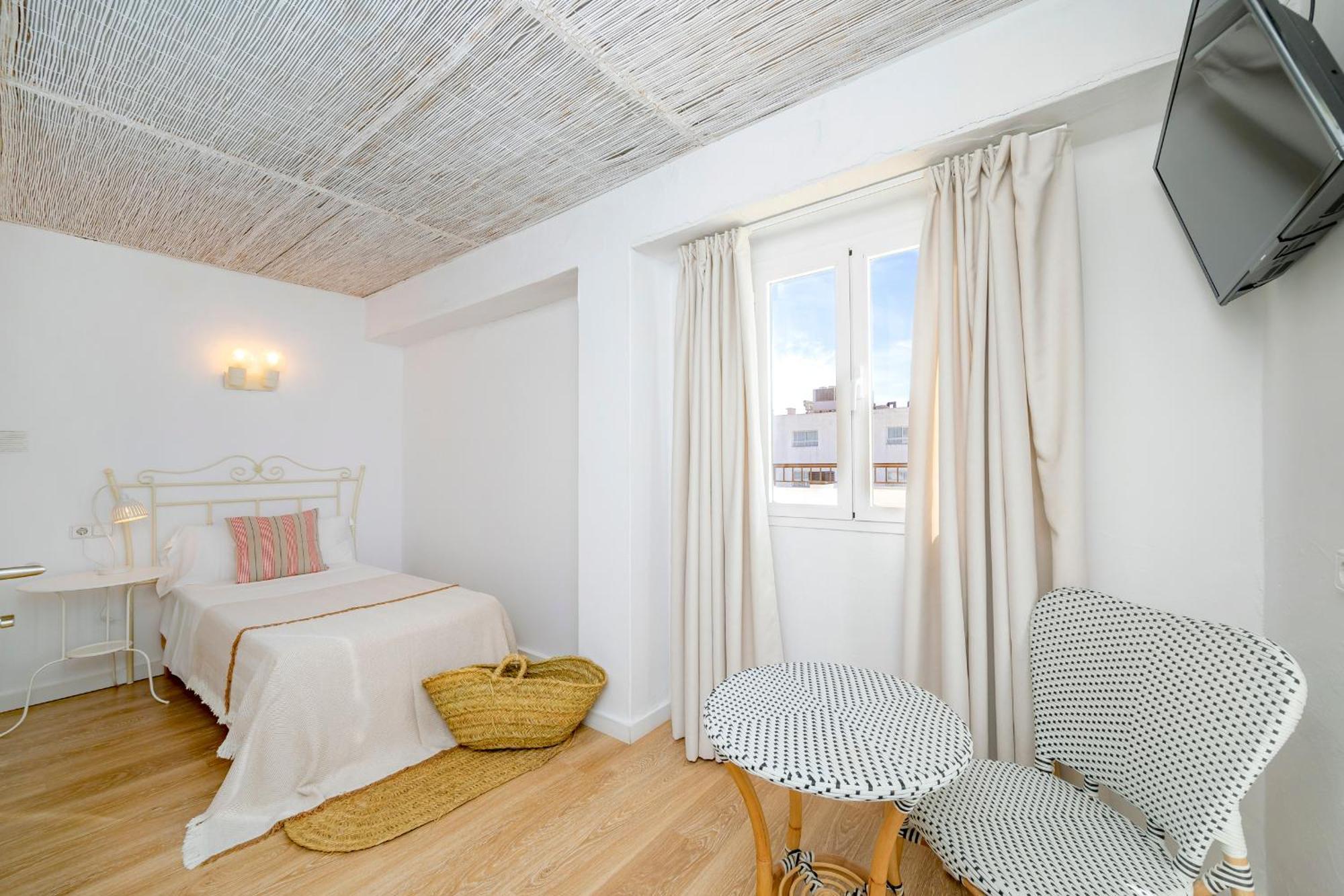 Can Beia Hostal Boutique (Adults Only) San Antonio  Room photo